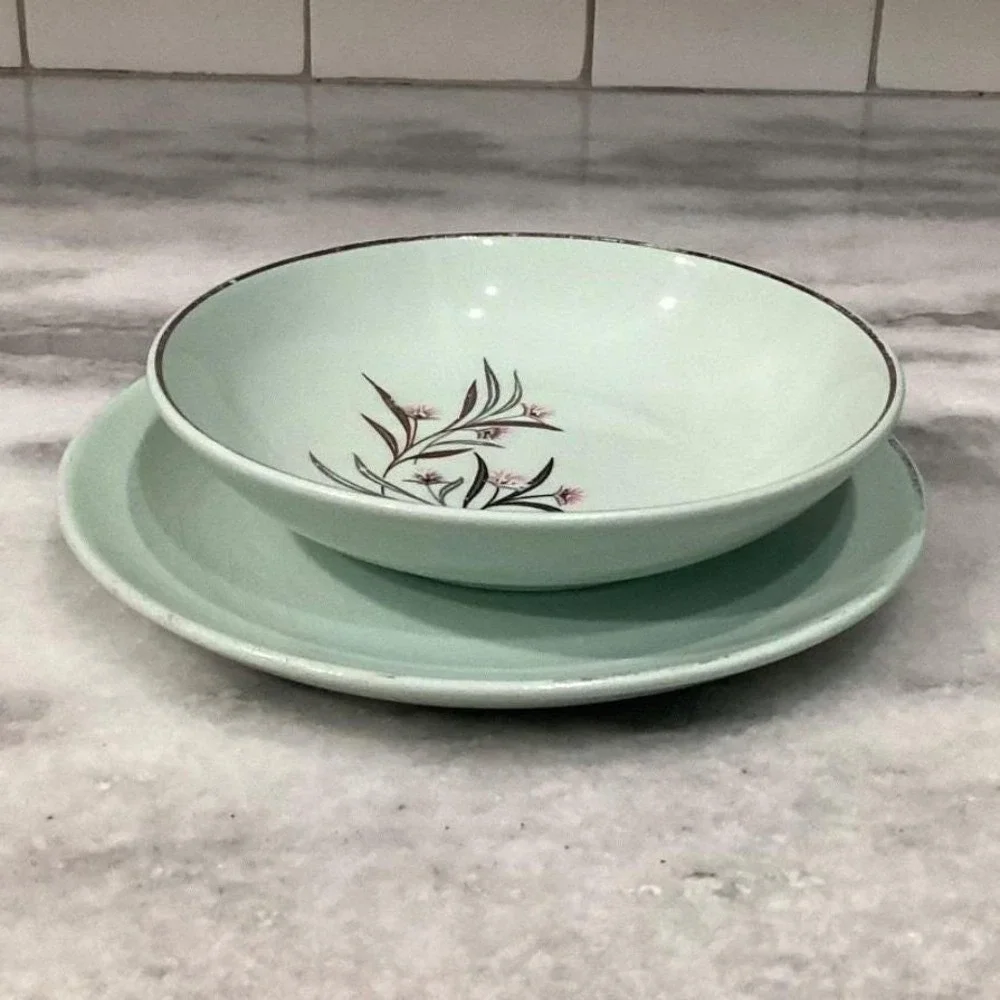Universal Dinnerware add touch